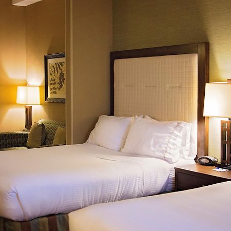 Holiday Inn Express & Suites Logan By Ihg מראה חיצוני תמונה