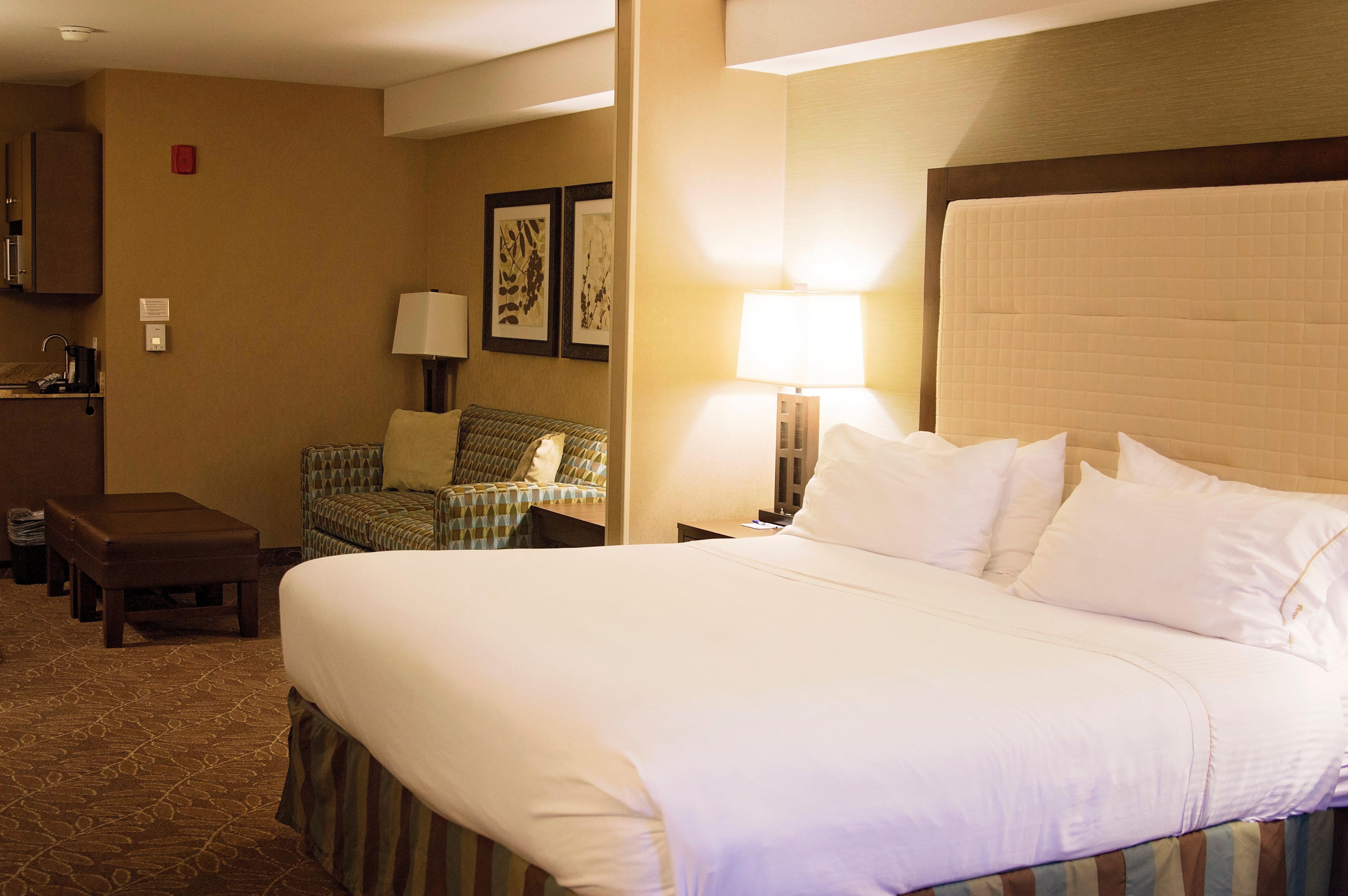 Holiday Inn Express & Suites Logan By Ihg מראה חיצוני תמונה