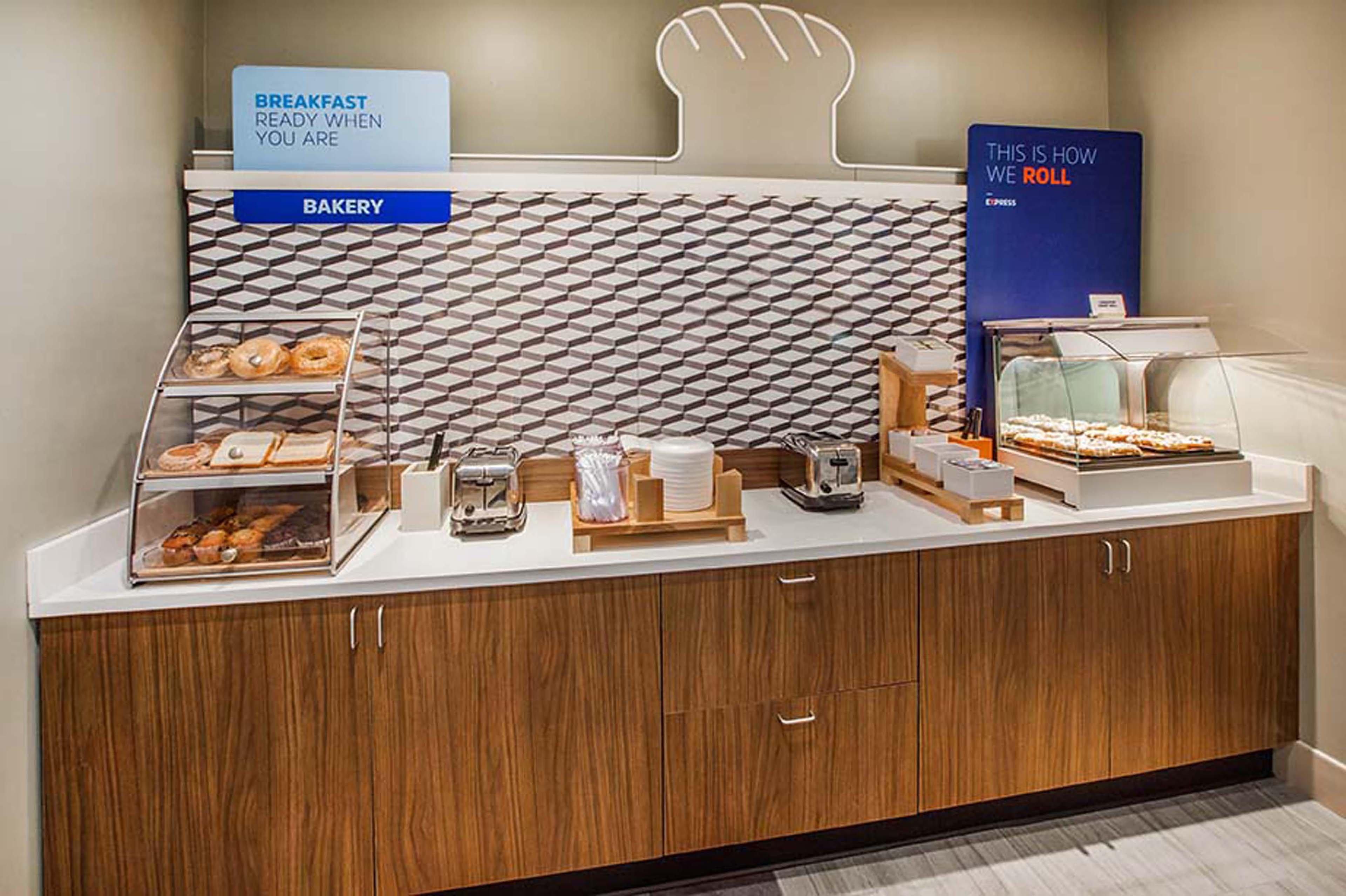 Holiday Inn Express & Suites Logan By Ihg מראה חיצוני תמונה