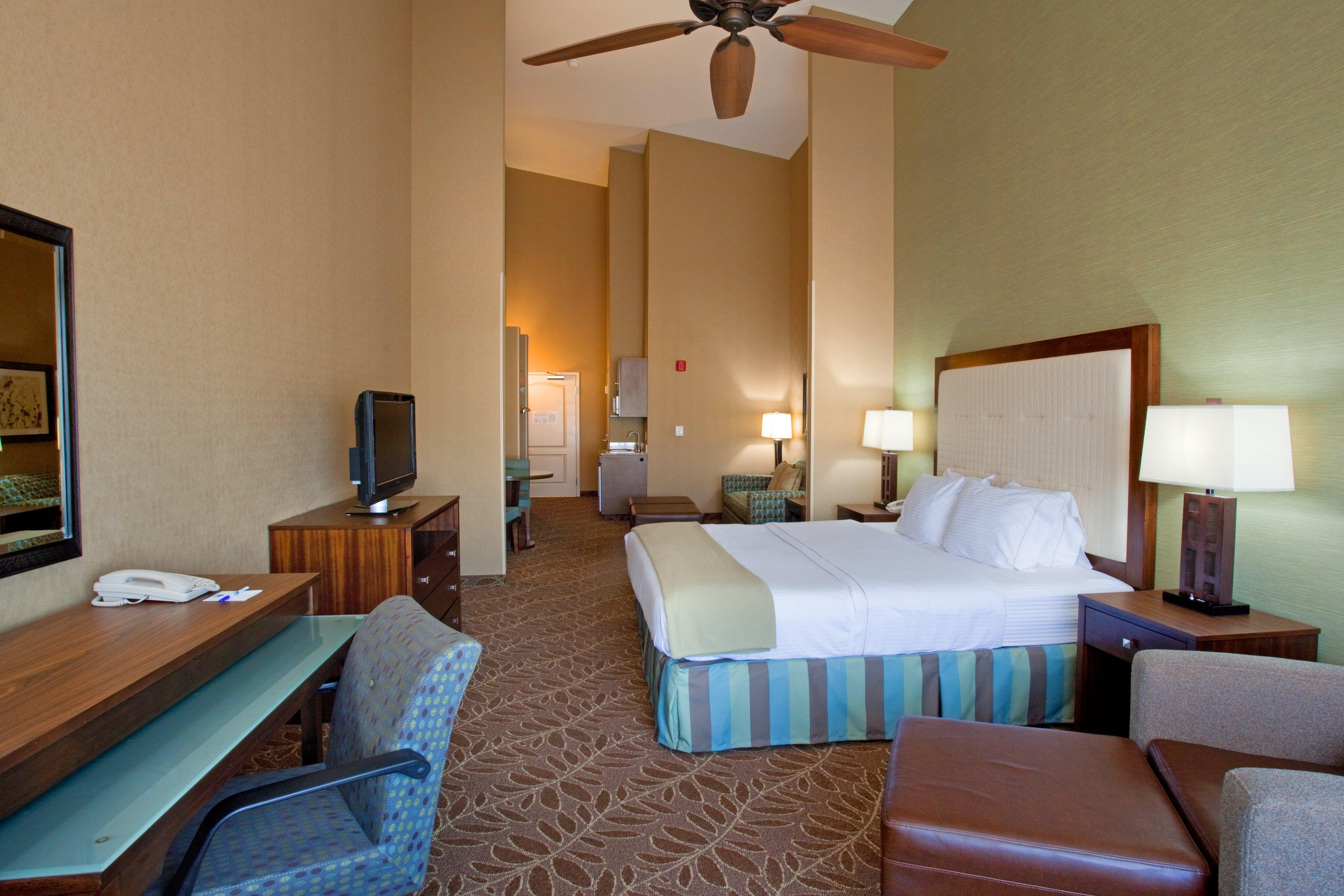 Holiday Inn Express & Suites Logan By Ihg מראה חיצוני תמונה