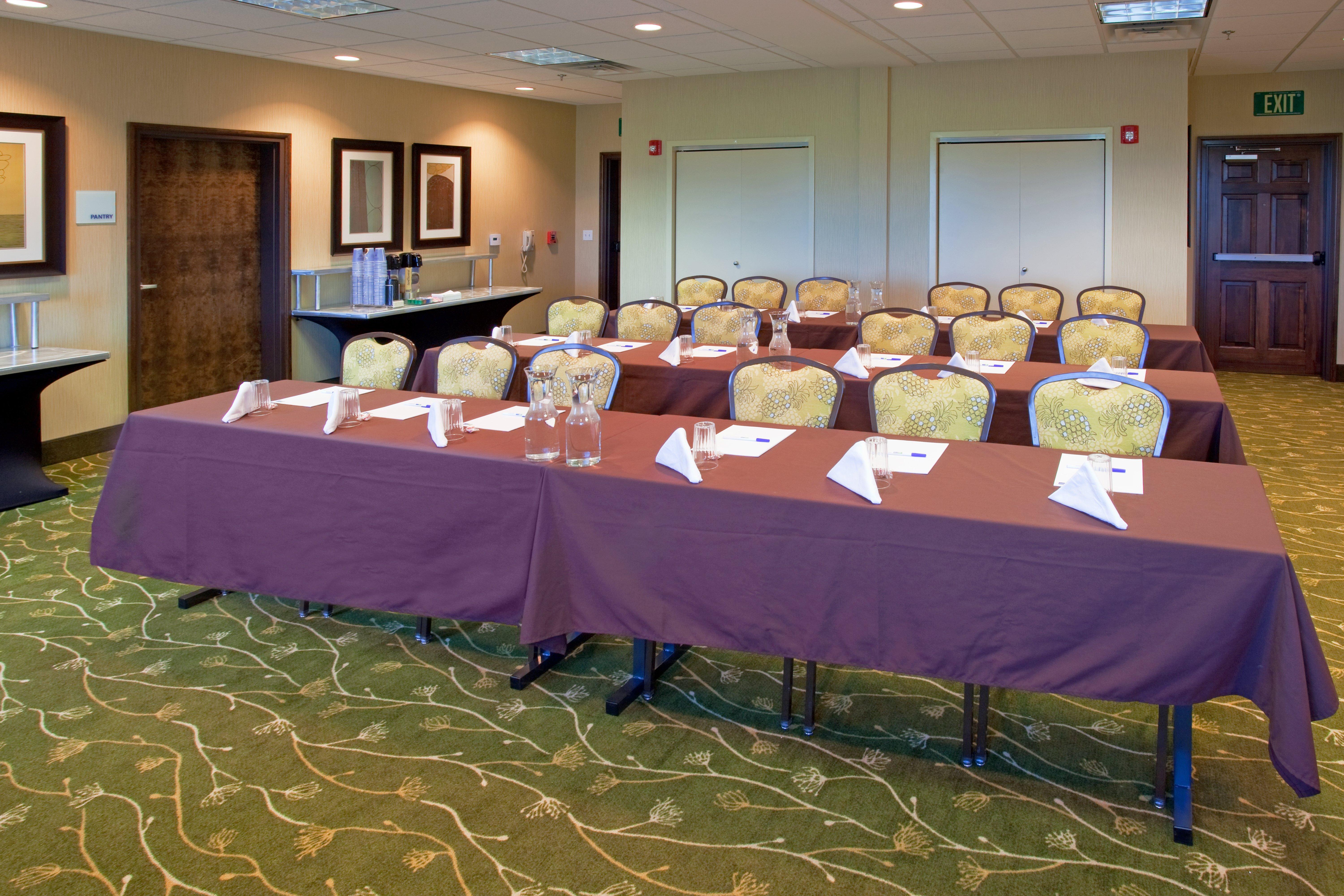 Holiday Inn Express & Suites Logan By Ihg מראה חיצוני תמונה